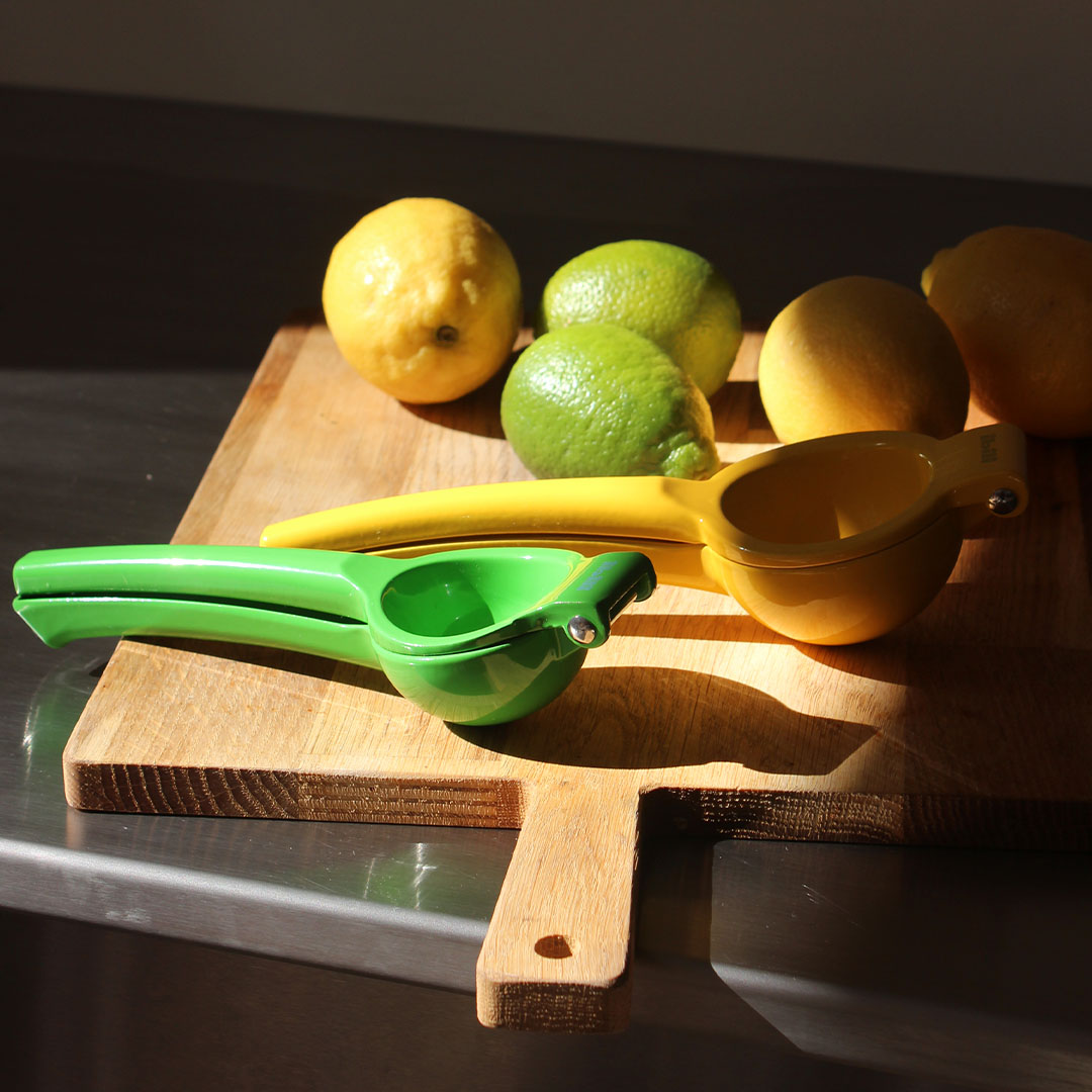 Presse-citron manuel en métal coloré