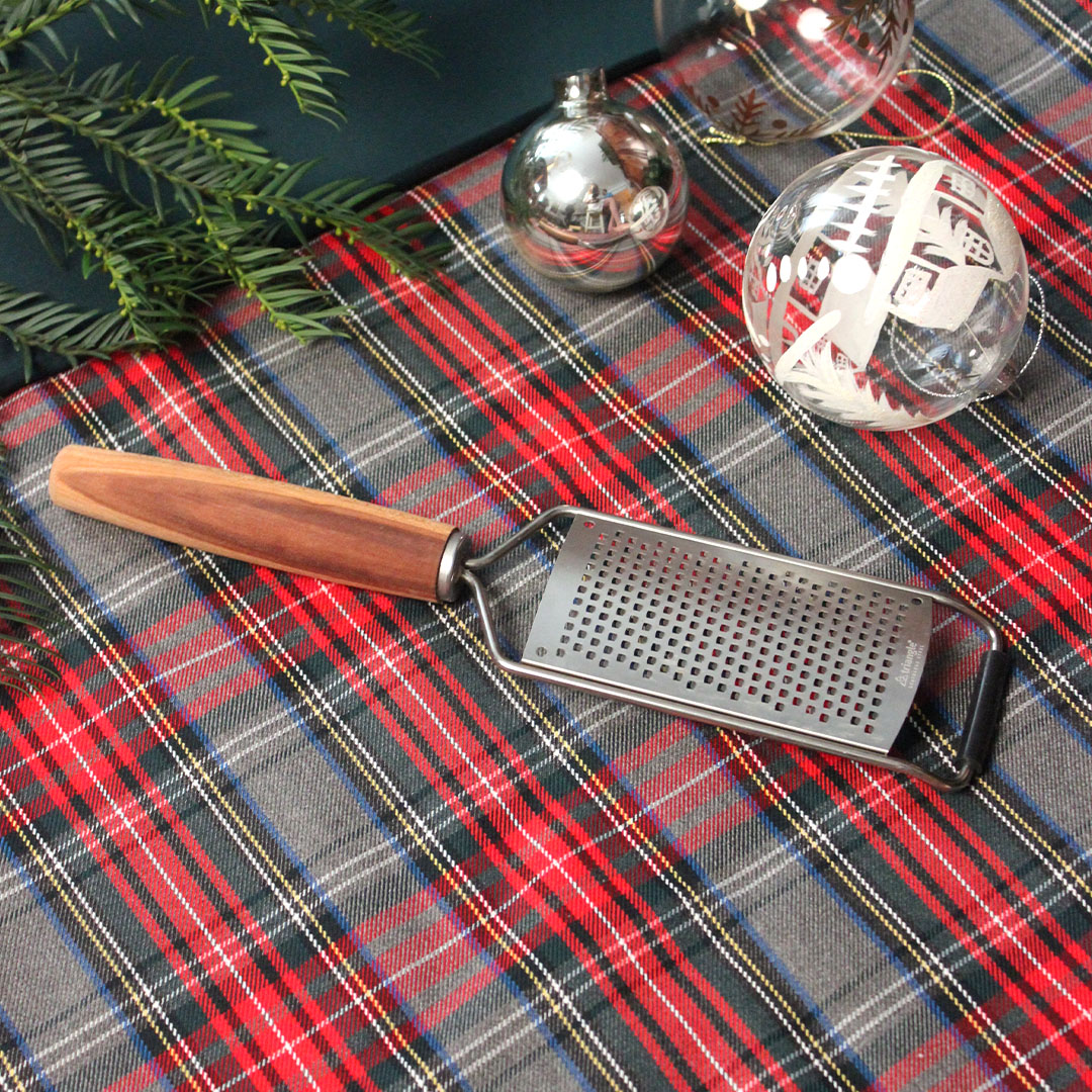 Râpe en inox manche en bois de prunier