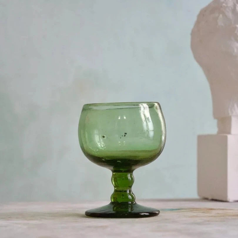 Verres à vin soufflé en verre recyclé vert