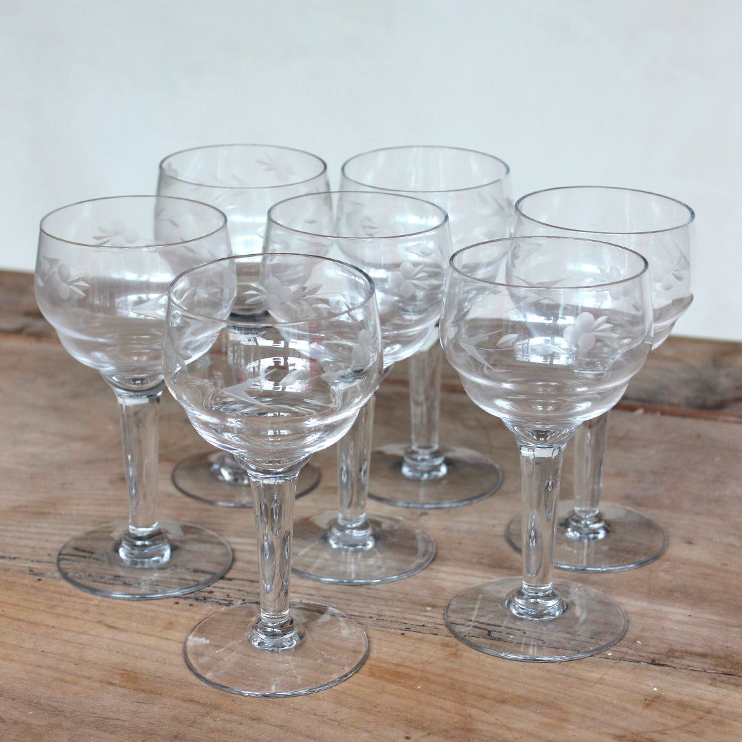 7 verres à pied gravés vintage