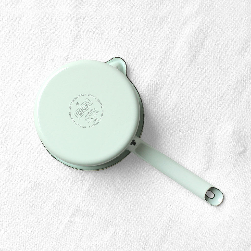 Casserole avec bec verseur