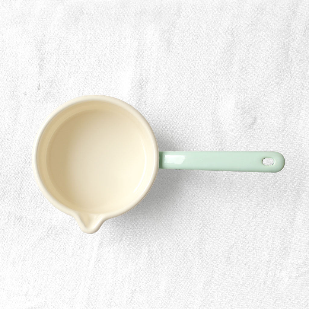 Casserole avec bec verseur