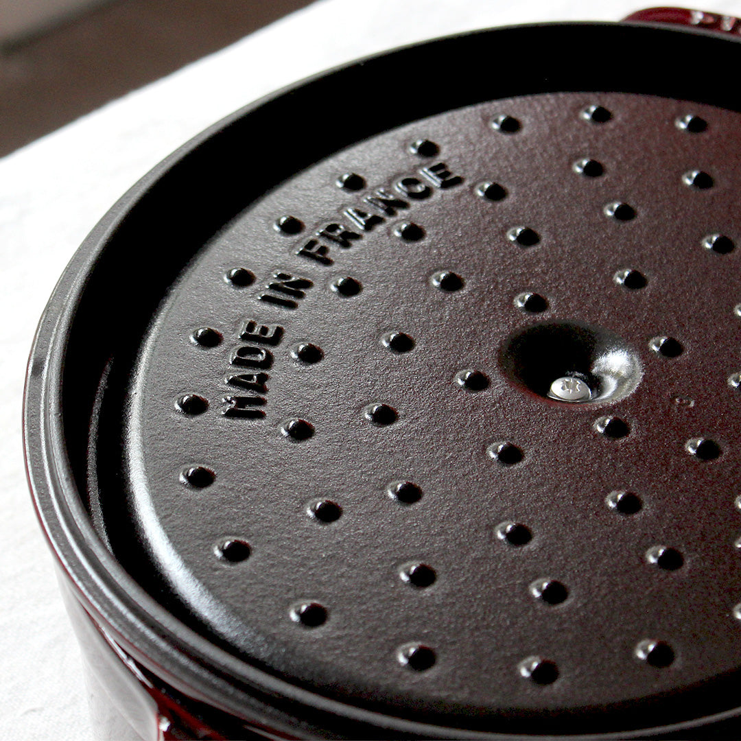 Cocotte ovale en fonte colorée