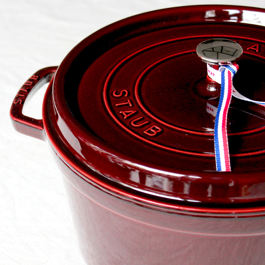 Cocotte ronde en fonte colorée staub