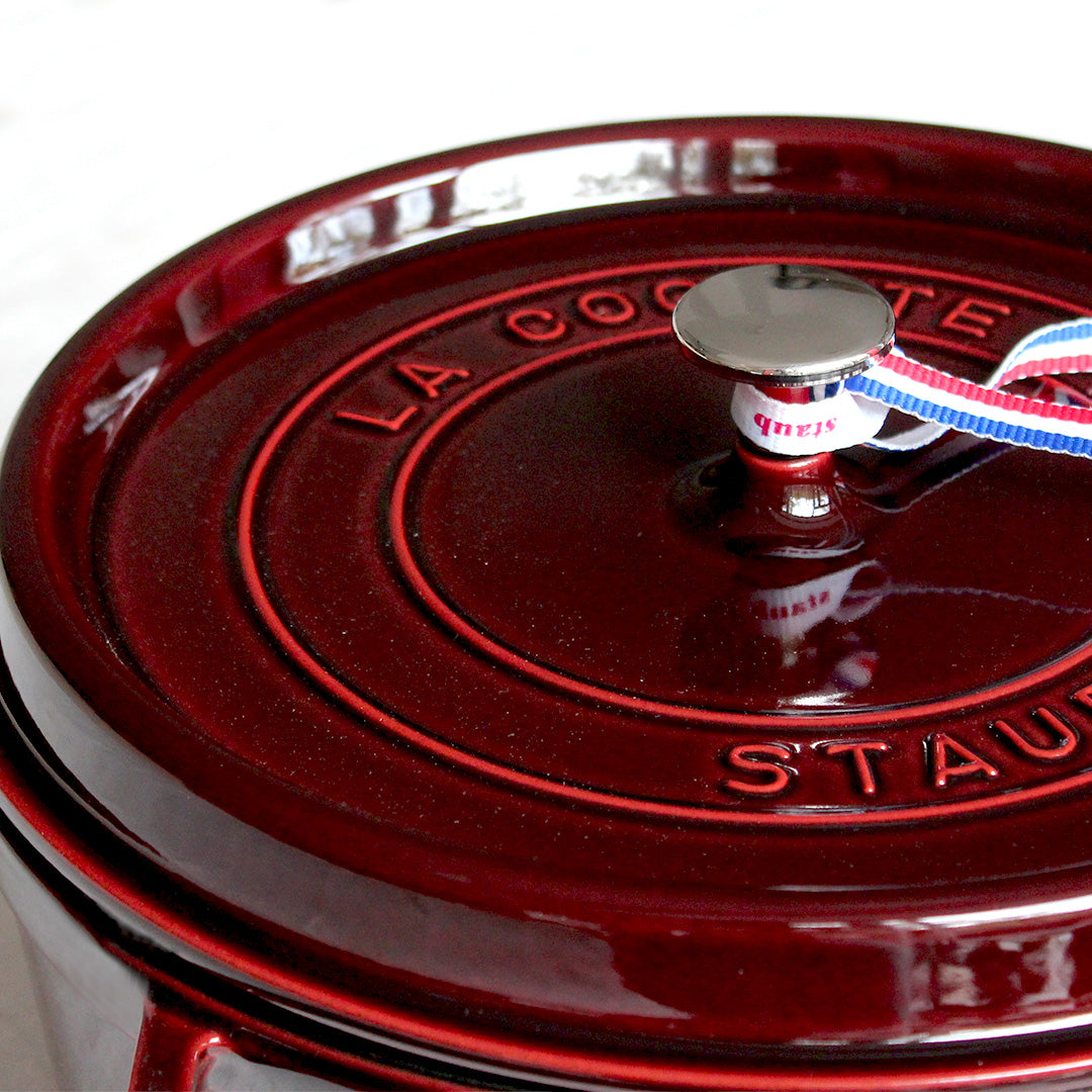 Cocotte ronde en fonte colorée staub