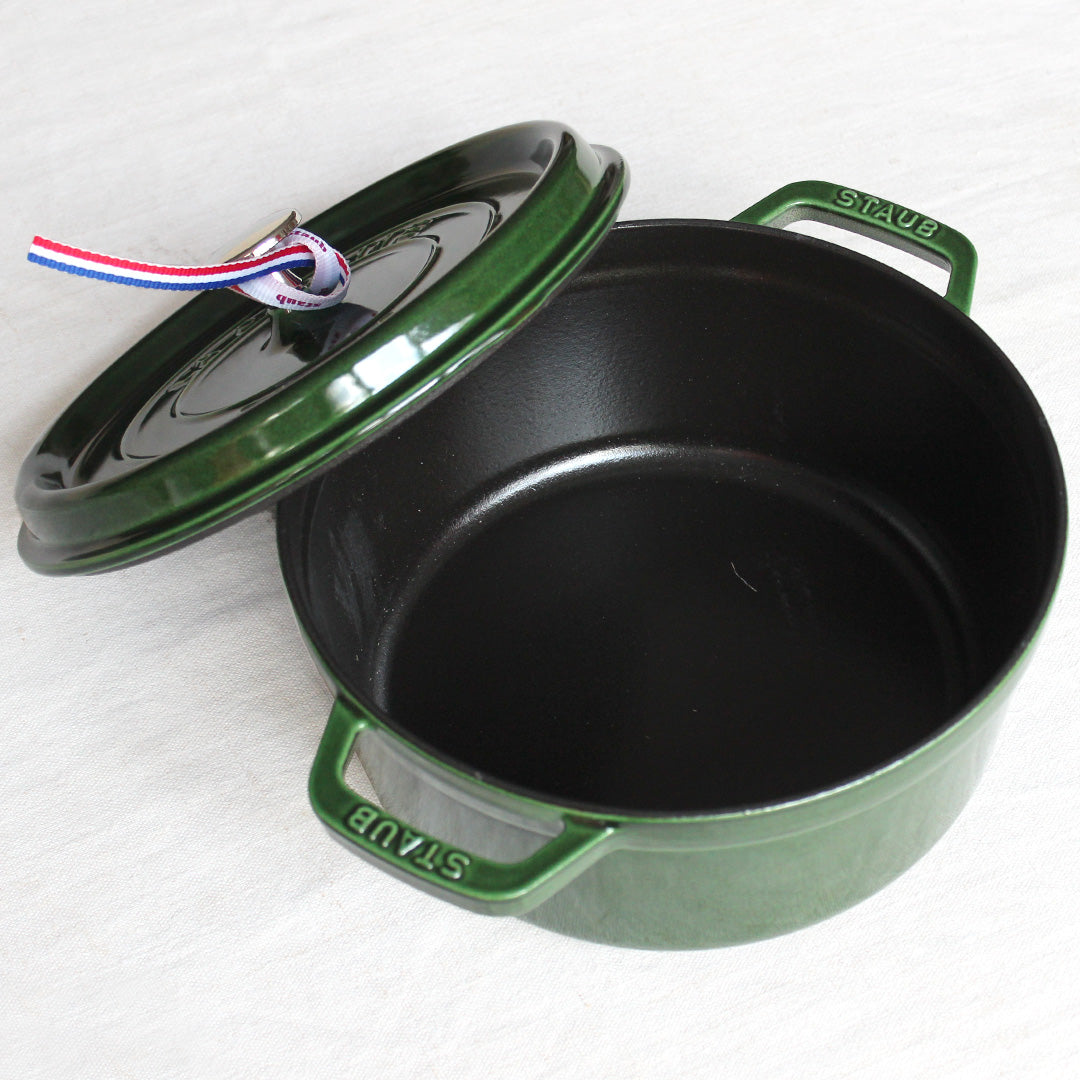 Cocotte ronde en fonte colorée staub