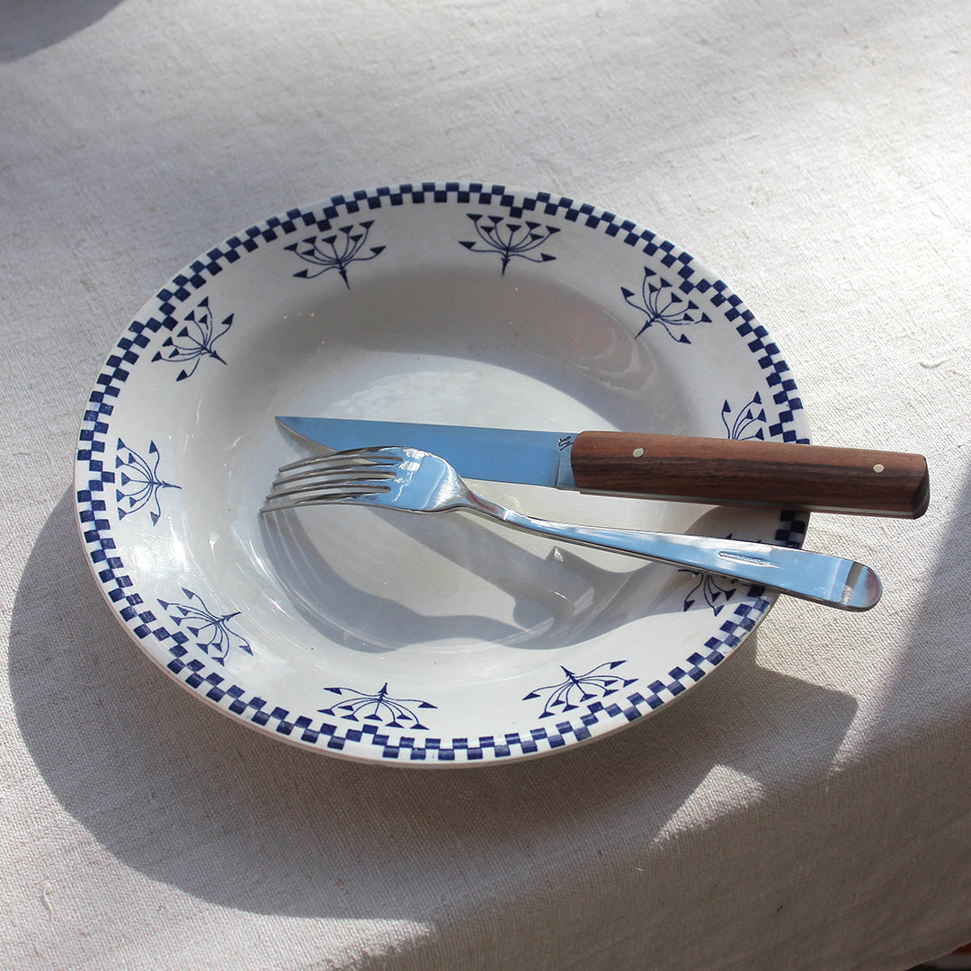 Coffret de couteaux de table artisanaux dépareillés