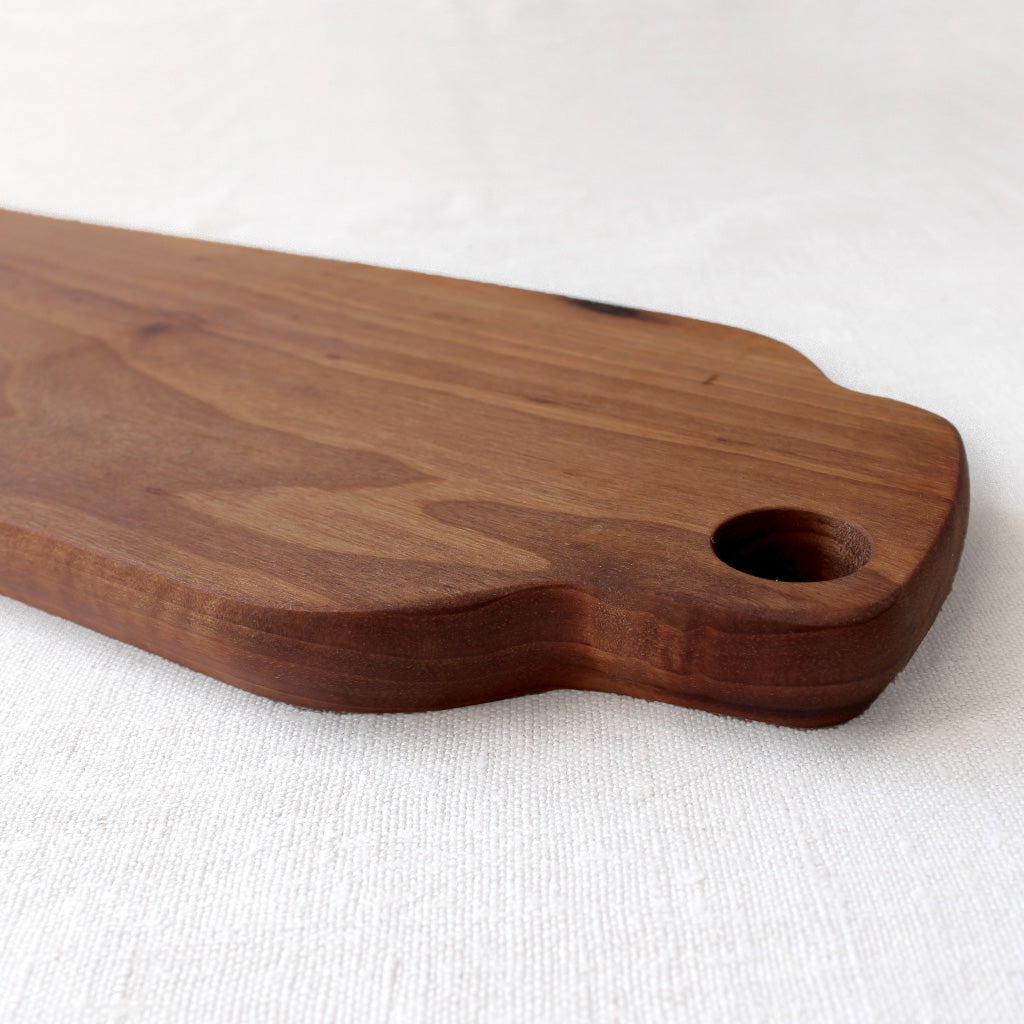 Longue planche d'apéro en bois de charme