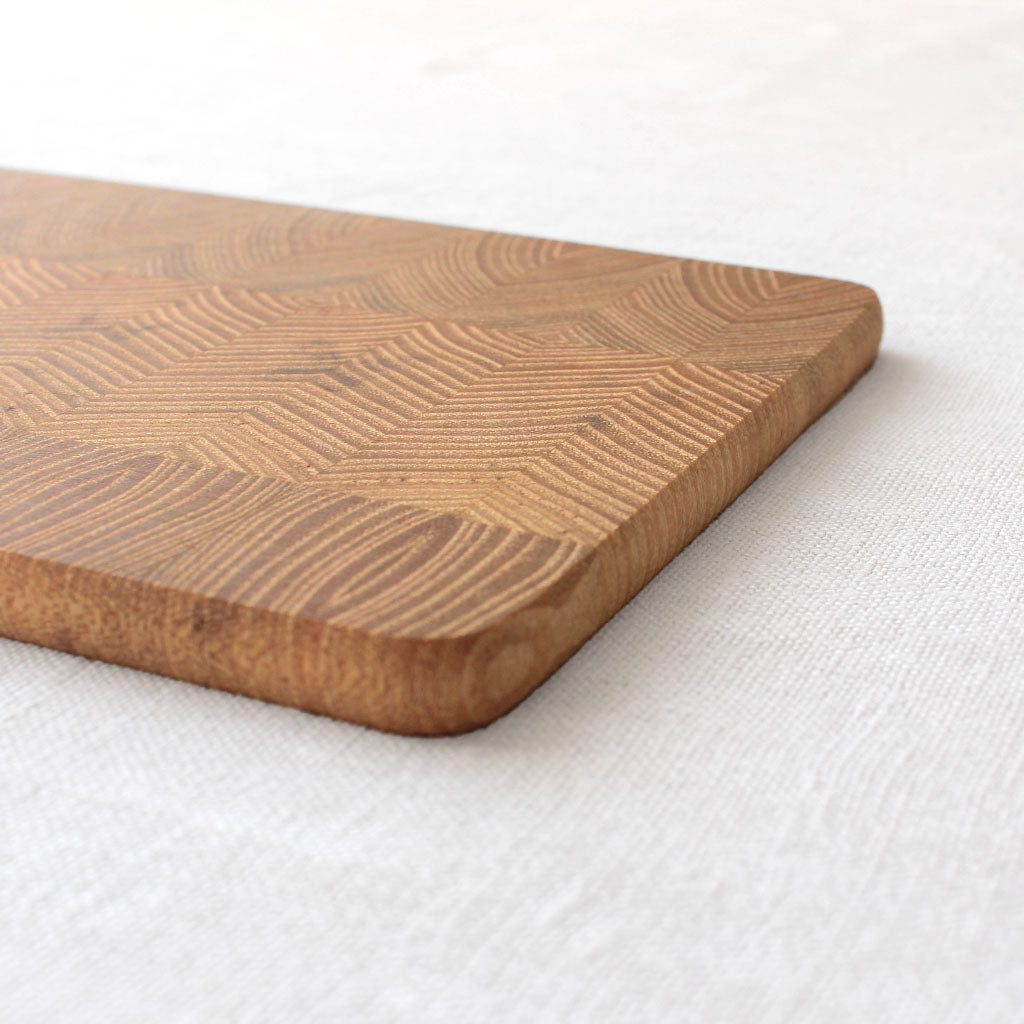 Planche en robinier fabriquée à la main