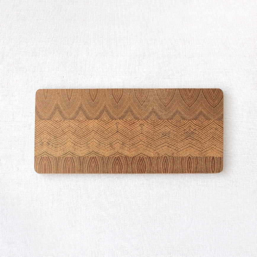 Planche en robinier fabriquée à la main