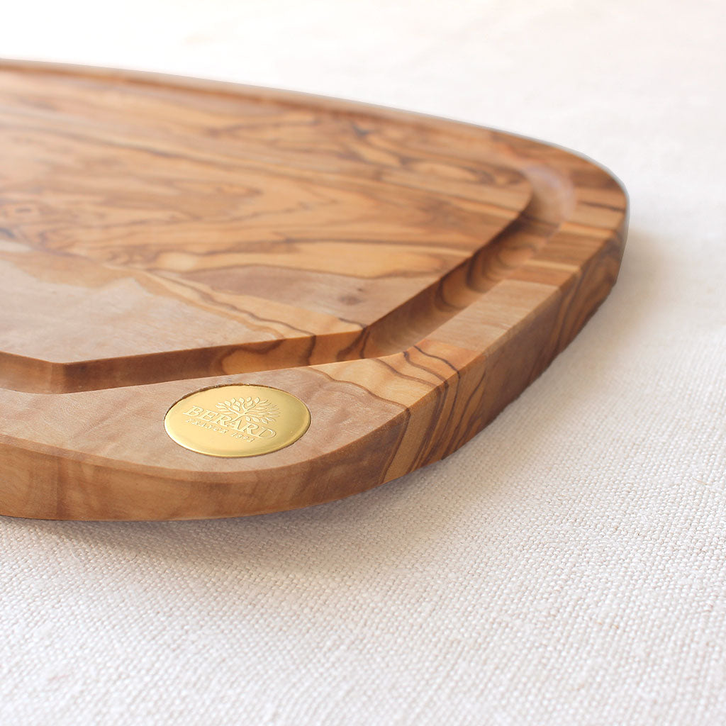 Planche à découper avec rigole en bois d'olivier