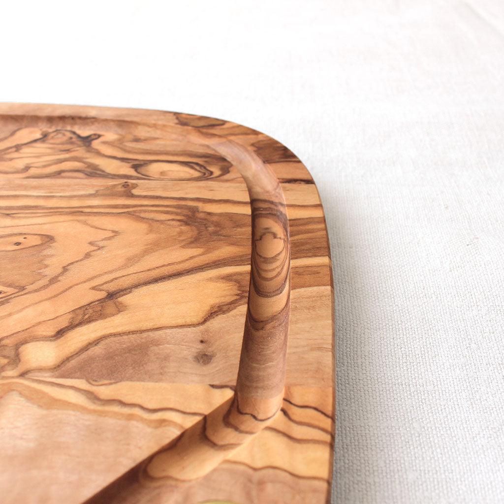 Planche à découper avec rigole en bois d'olivier