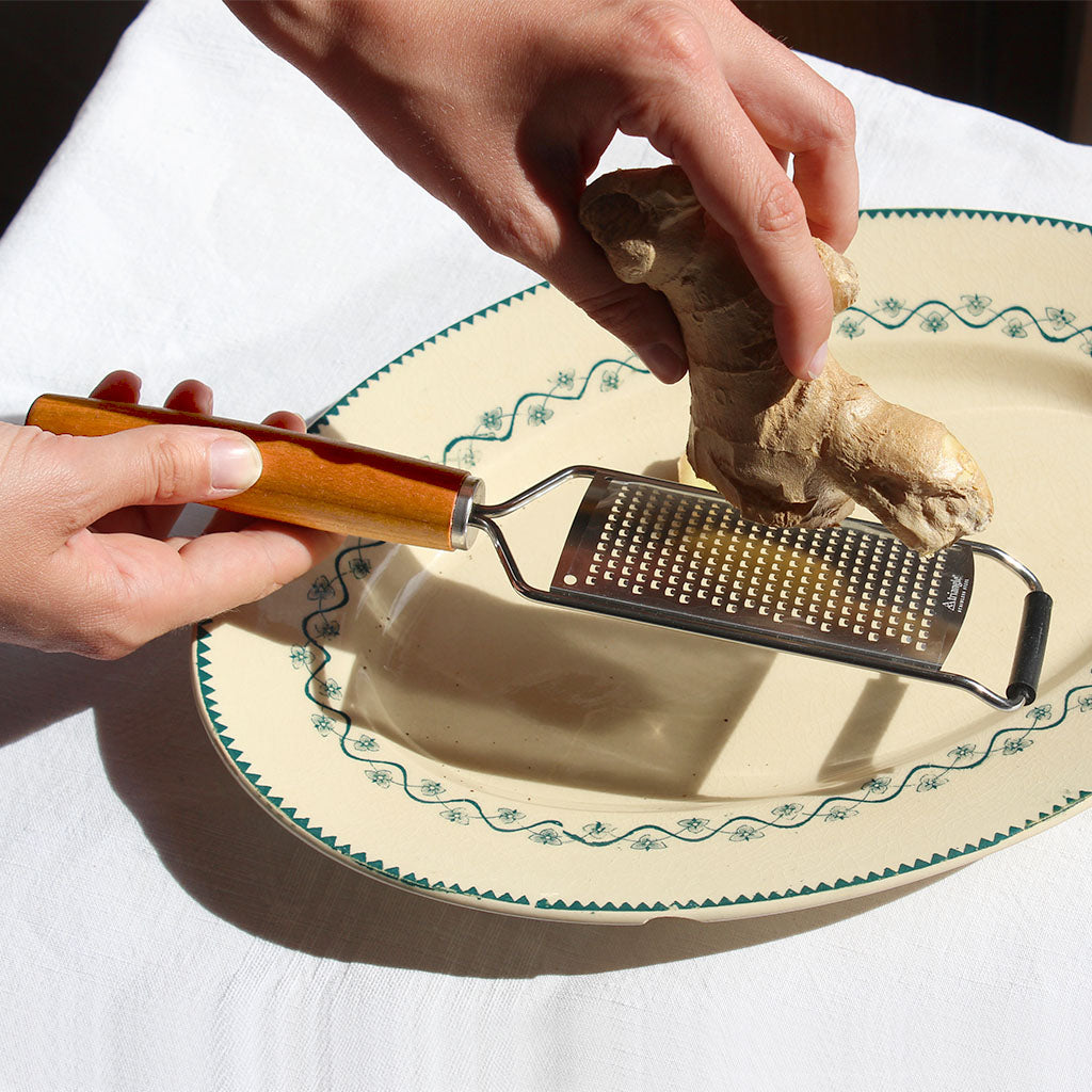 Râpe en inox manche en bois de prunier