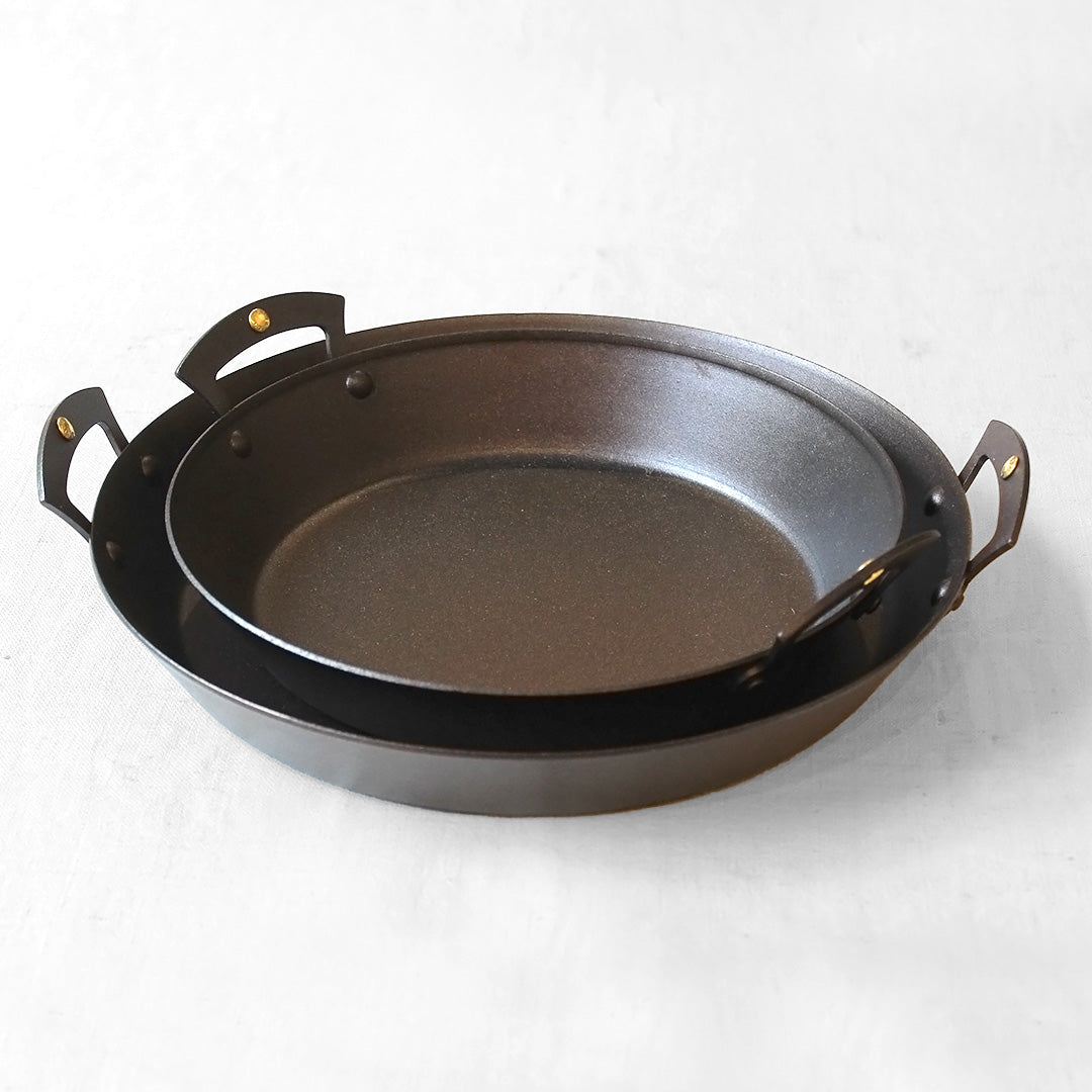 Plat à anses en fer