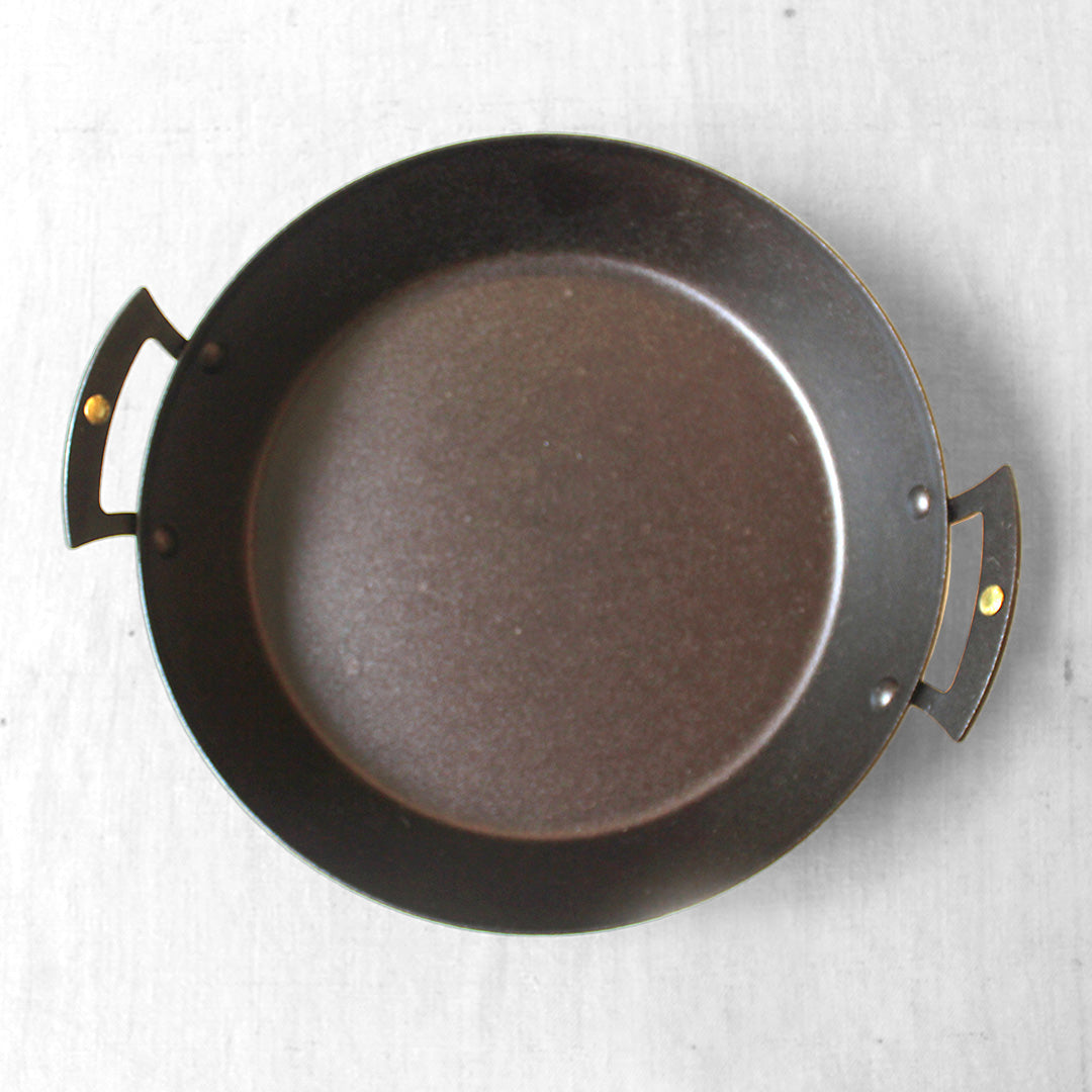 Plat à anses en fer