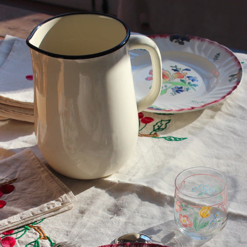 grande carafe en email ivoire