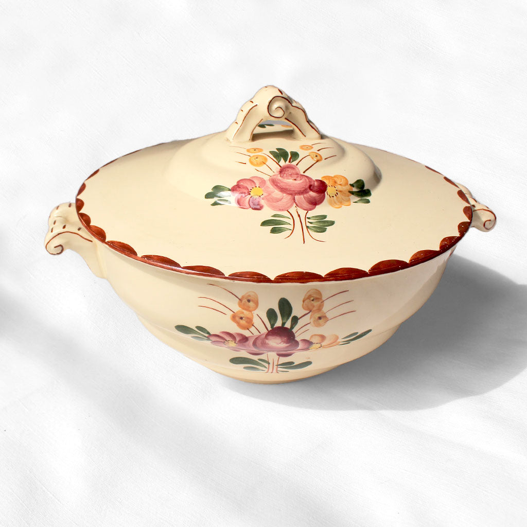 Saladier et soupière au décor fleuri coloré