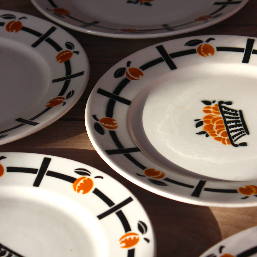 8 assiettes plates corbeille noire et orange