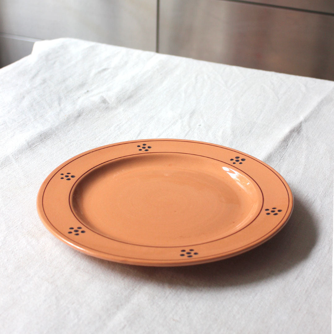 Assiette plate en terre cuite