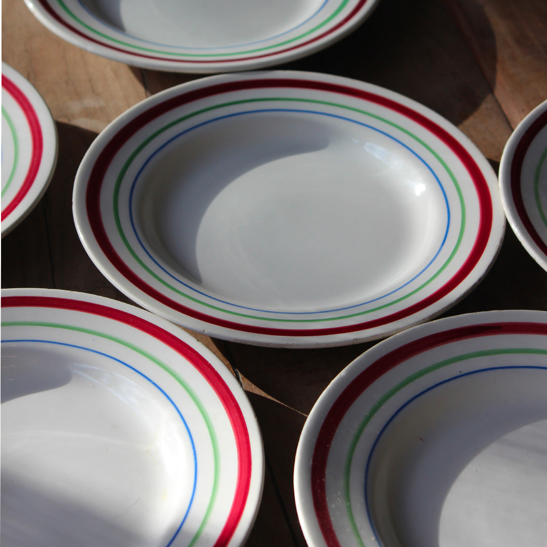 6 assiettes à dessert à rayures en faïence vintage