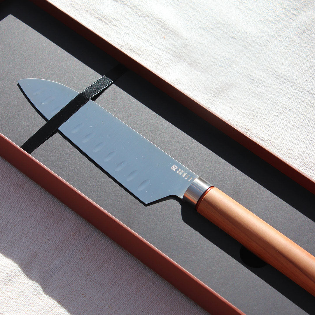 Couteau de chef Santoku manche en bois de merisier