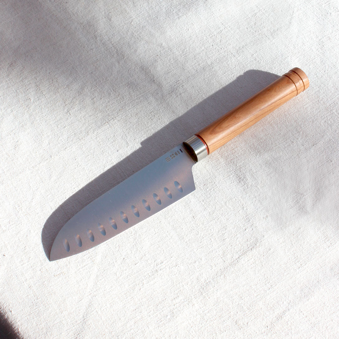 Couteau de chef Santoku manche en bois de merisier