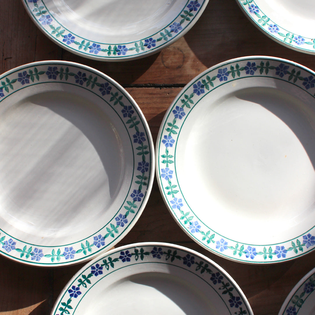 Assiettes Saint Amand à la frise bleue et verte