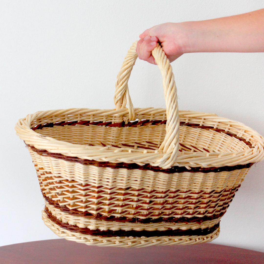 Grand panier en osier artisanal