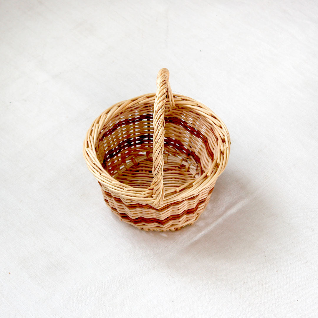 Petit panier pour enfant en osier artisanal