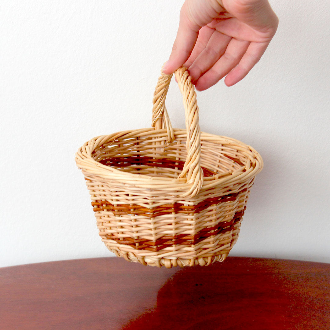 Petit panier pour enfant en osier artisanal
