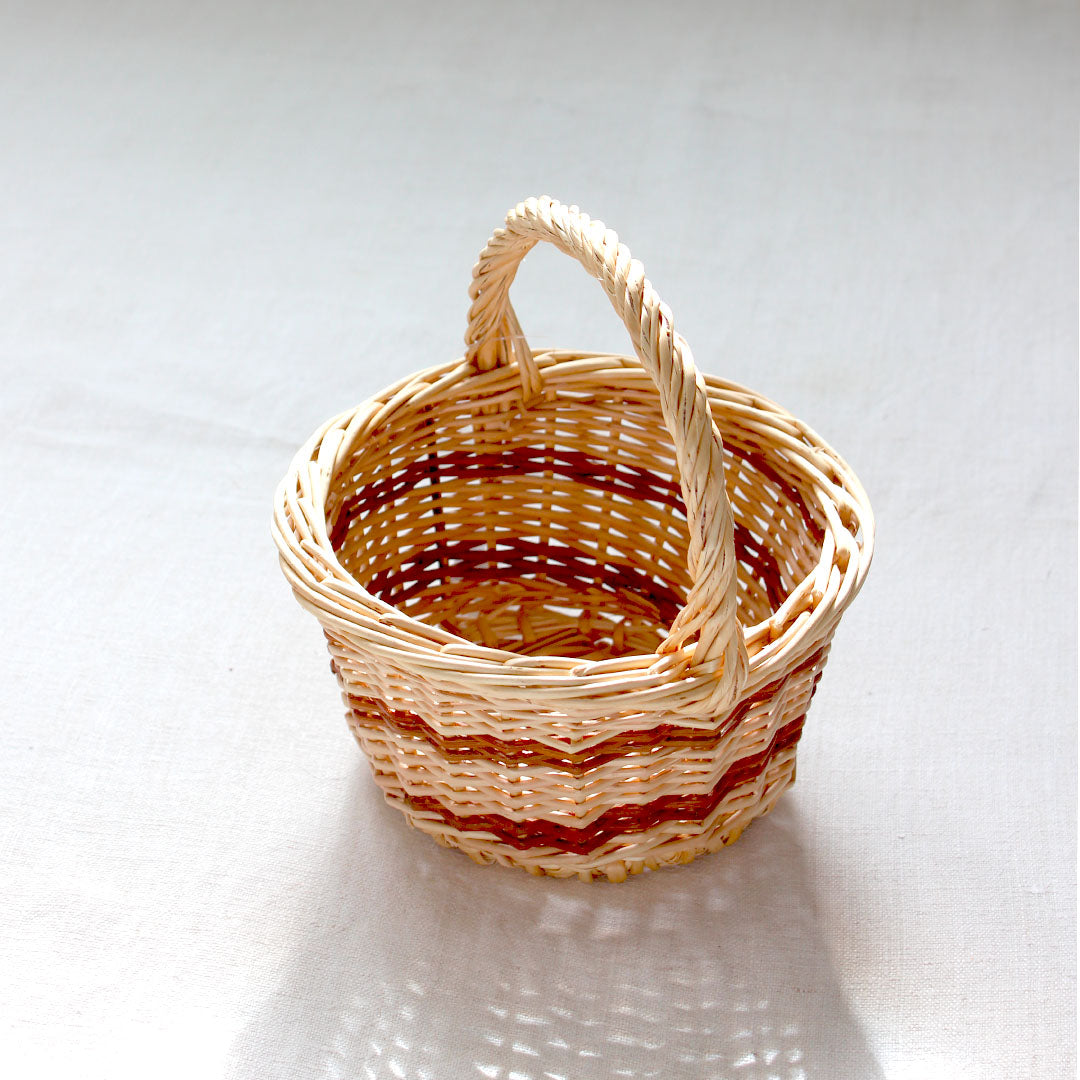 Petit panier pour enfant en osier artisanal