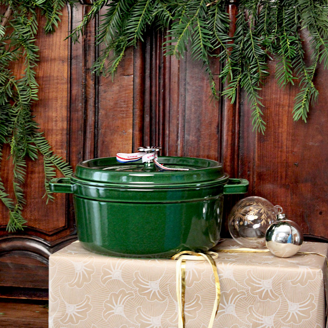 Cocotte ovale en fonte colorée