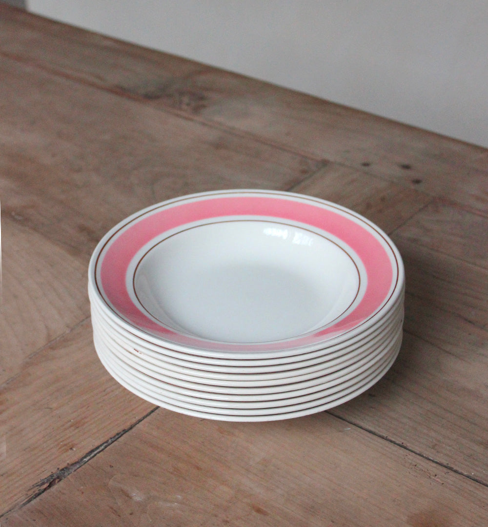 8 assiettes creuses à la bordure rose vintage