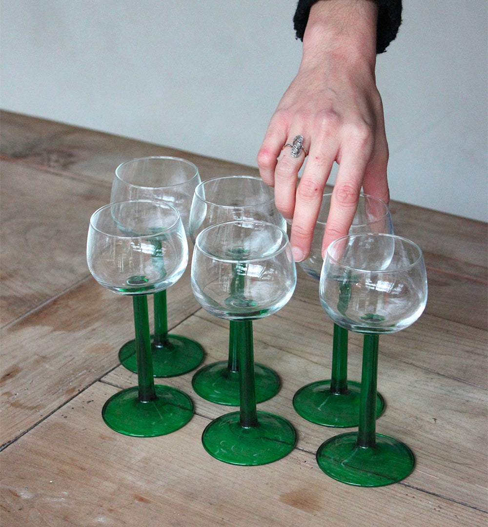 6 verres à vin alsaciens au pied vert vintage