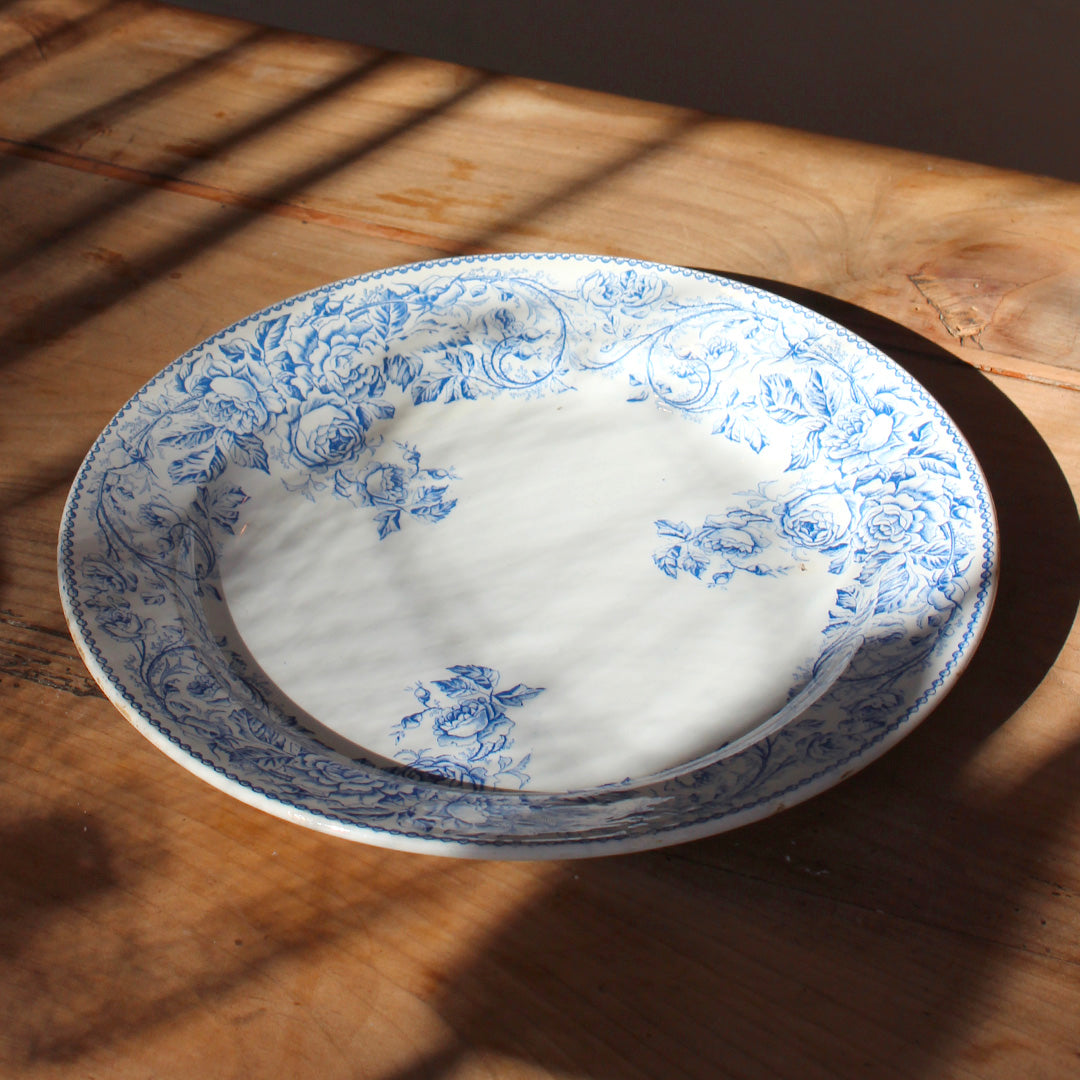 Plat de service ancien en terre de fer
