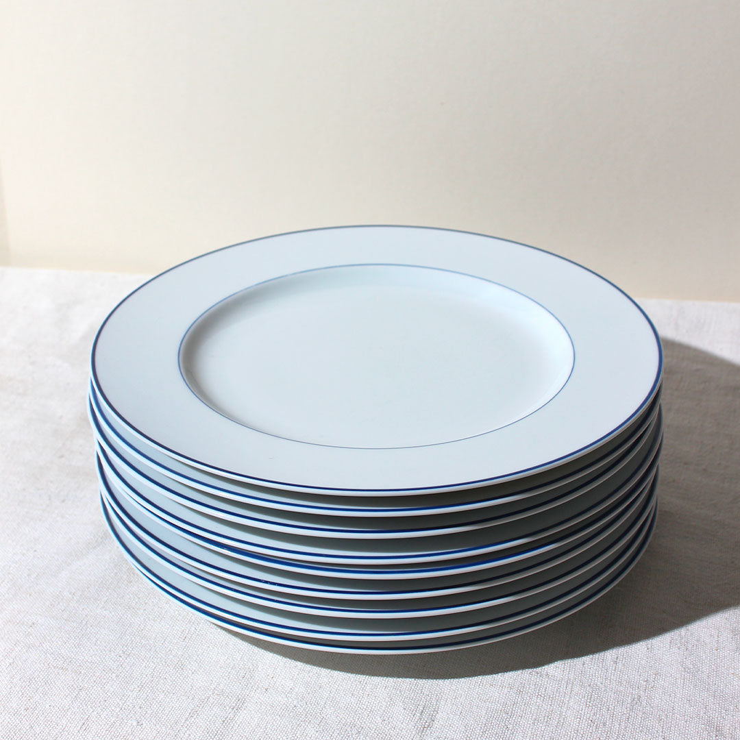 8 assiettes au liseré bleu en porcelaine de Limoges