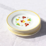 Assiettes plates aux feuilles d'automne