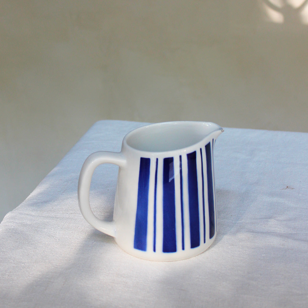 Pot à lait à rayures bleues