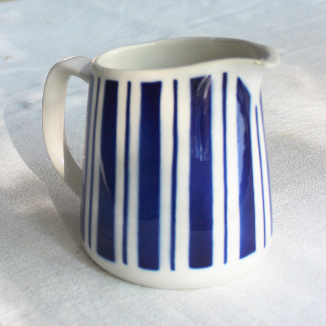 Pot à lait à rayures bleues