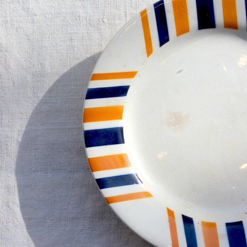 Assiette sur pied basque