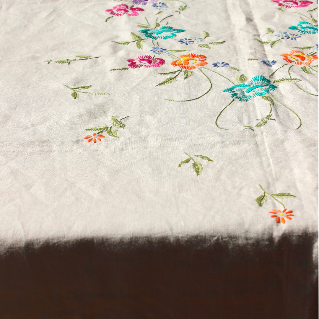 Nappe ancienne brodée et ses 8 serviettes assorties