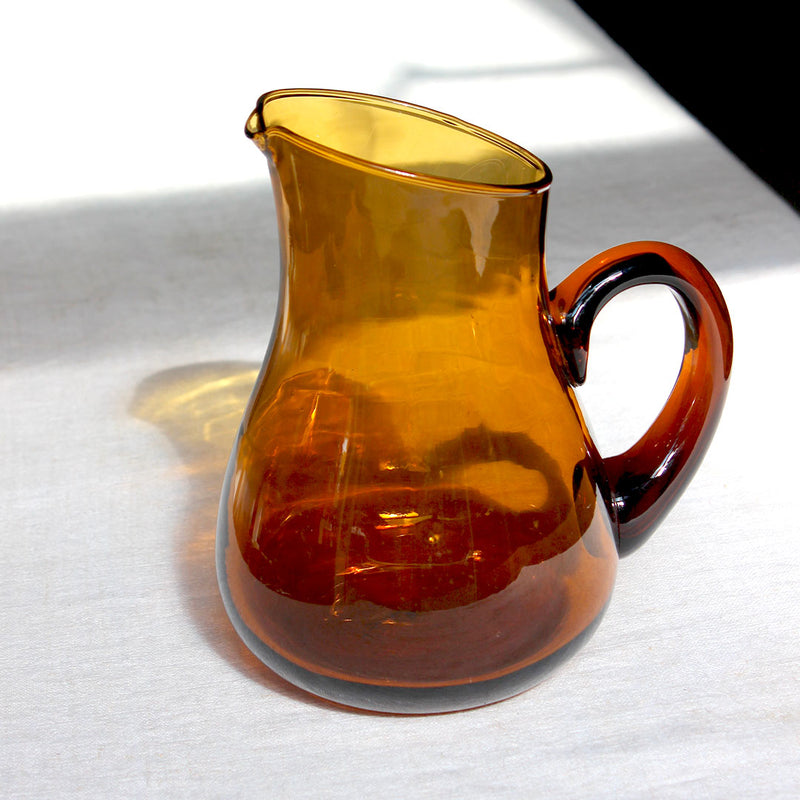 Carafe en verre ambré