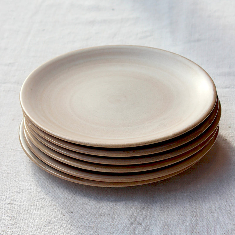 Assiettes en grès naturel