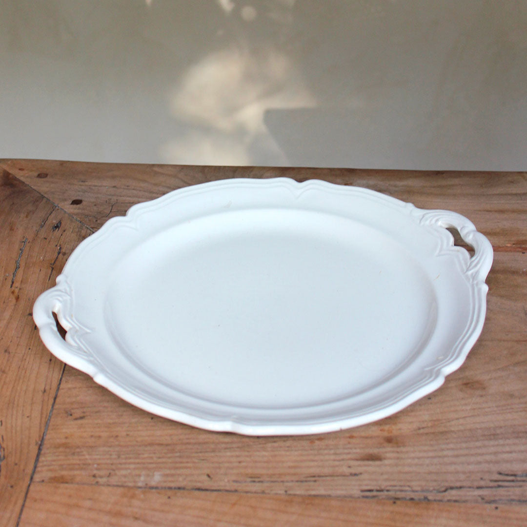 Petit plat à gâteau en faïence blanche