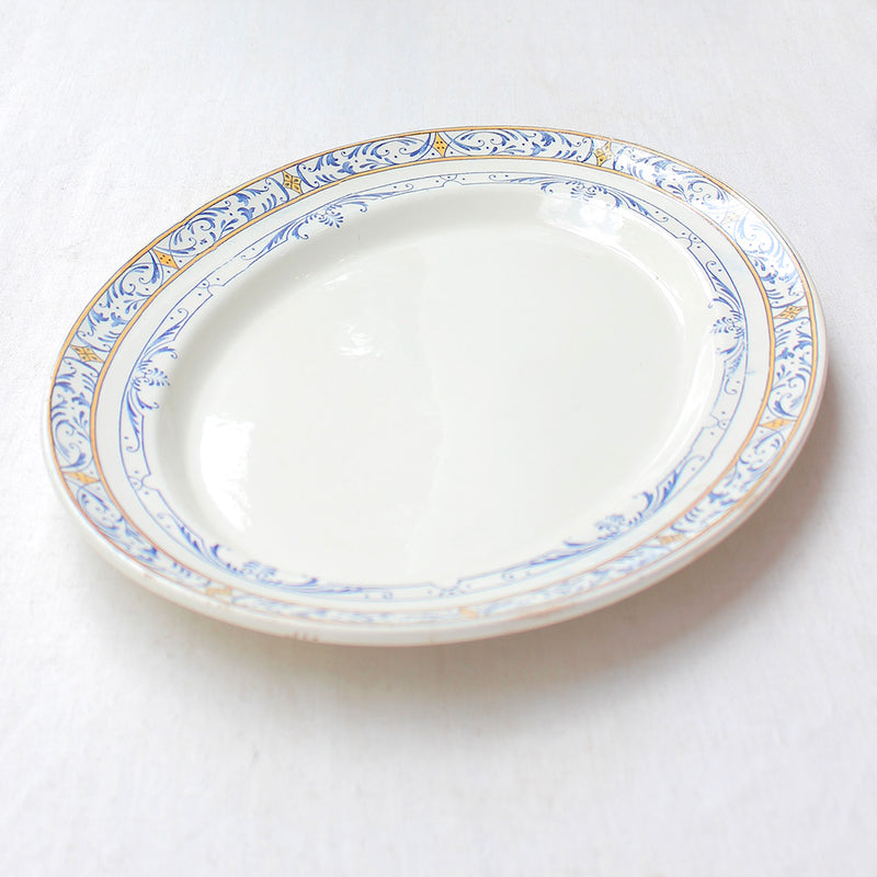 Grand plat ancien en terre de fer