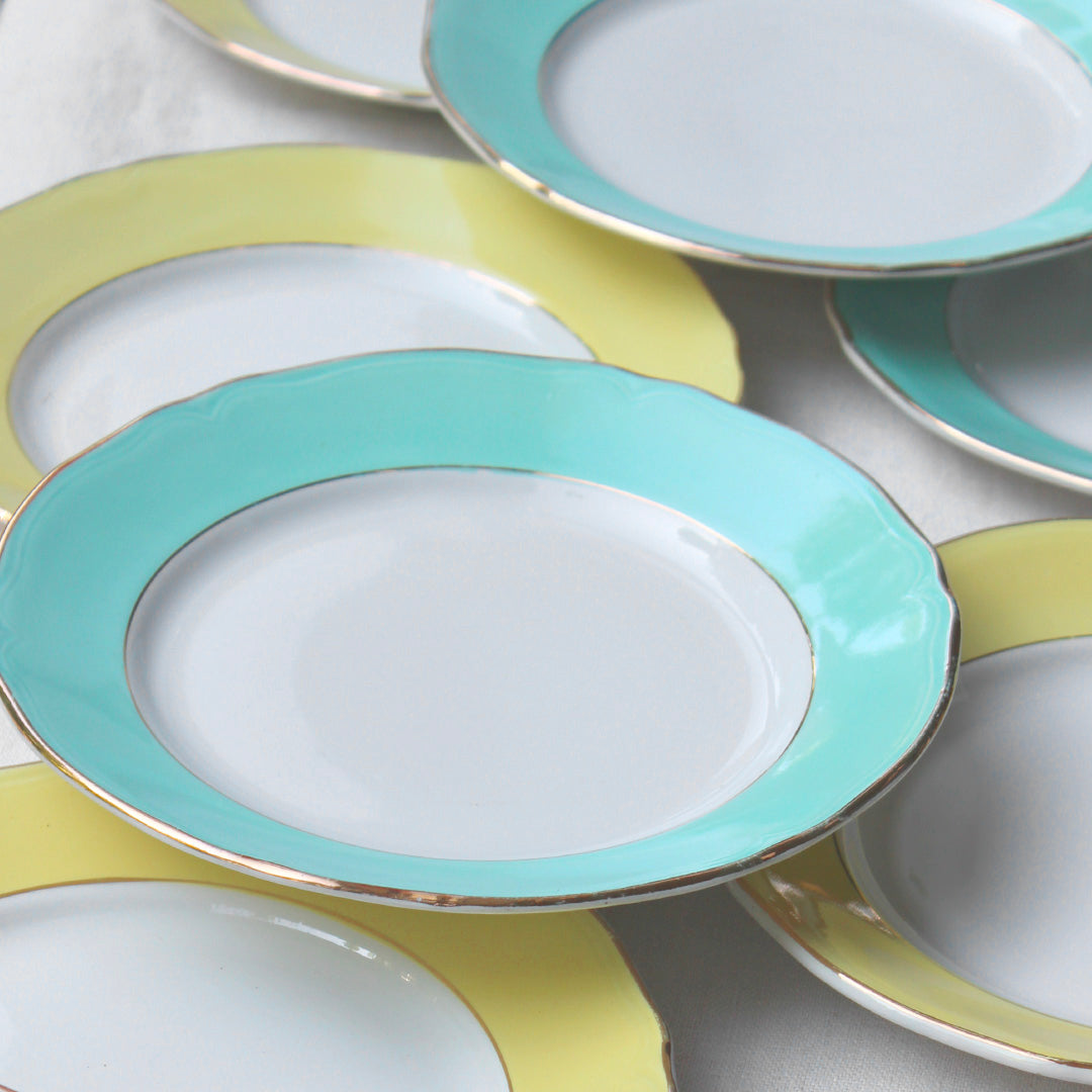 Assiette en faïence vintage bordure colorée