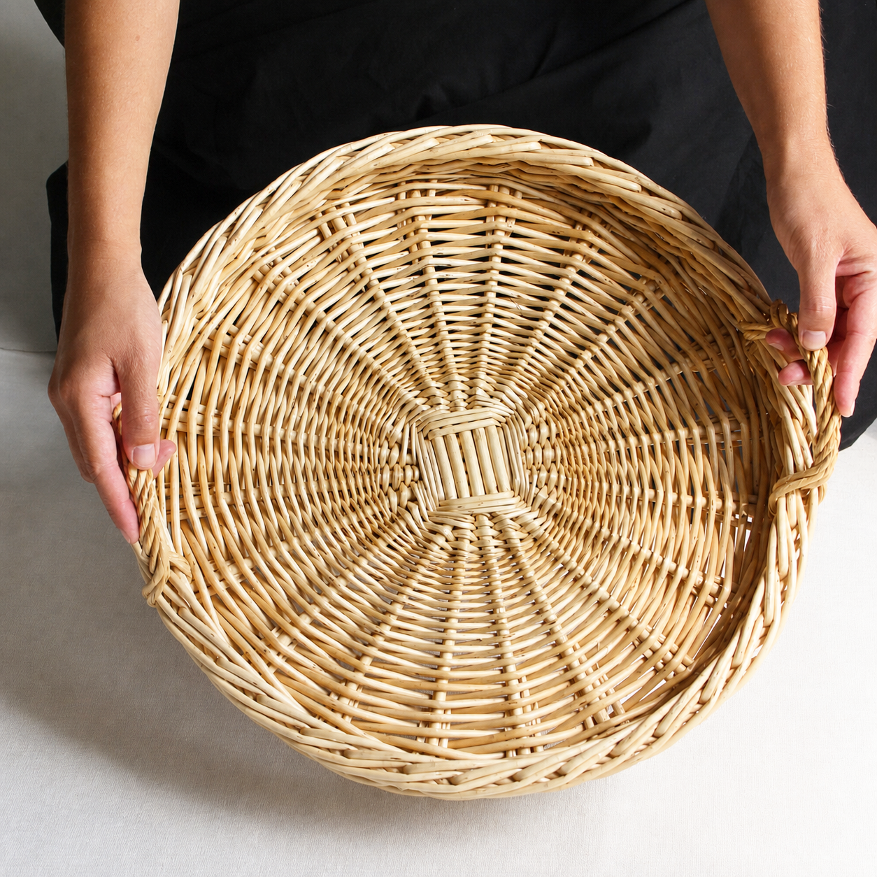 Plateau rond en osier artisanal