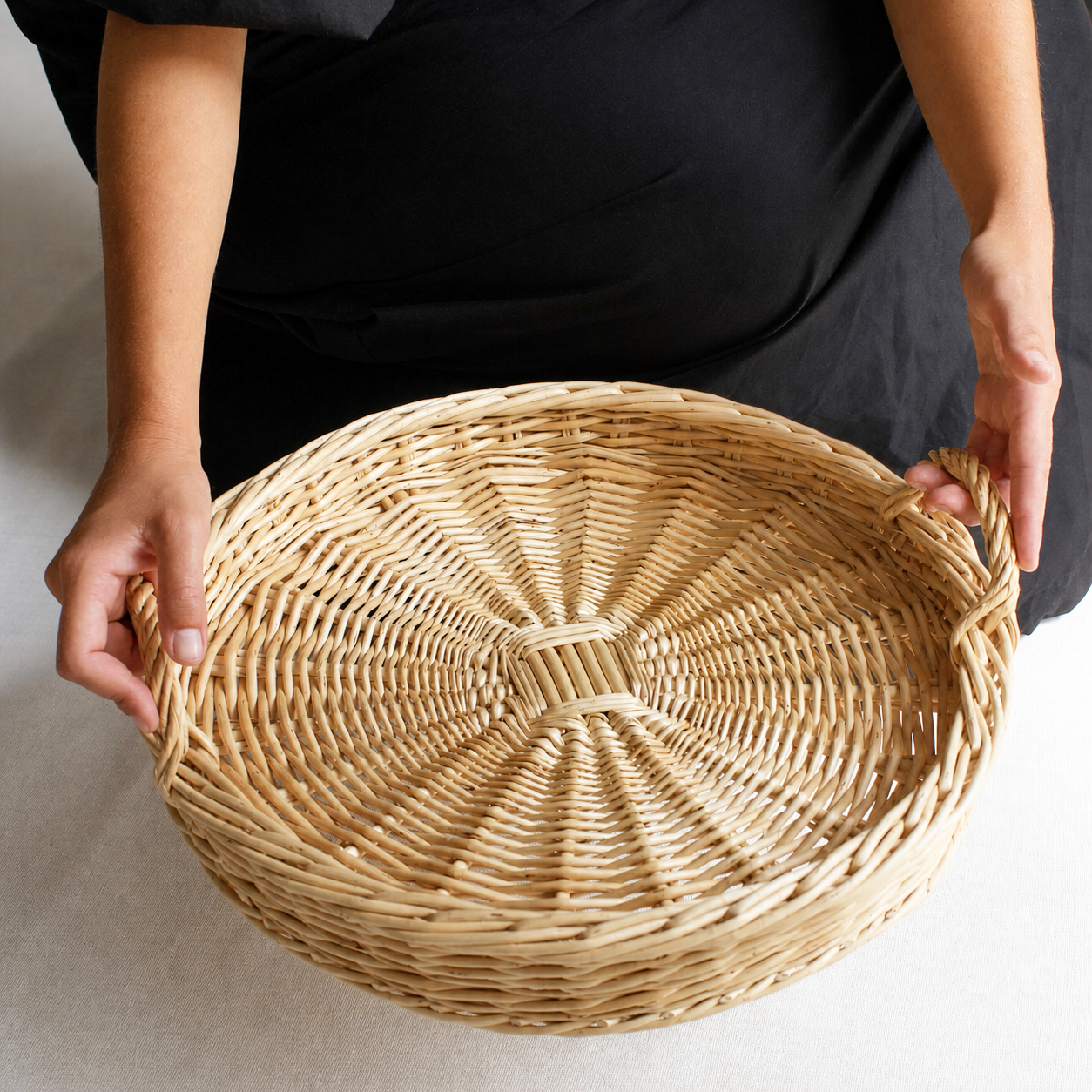 Plateau rond en osier artisanal