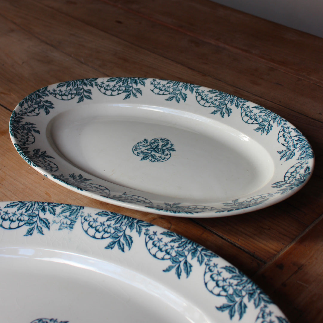 Plats de service en terre de fer