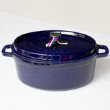 Cocotte ovale en fonte colorée